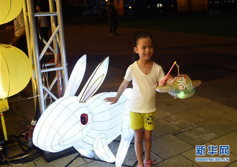 Laternenshows zum Mondfest in Hongkong