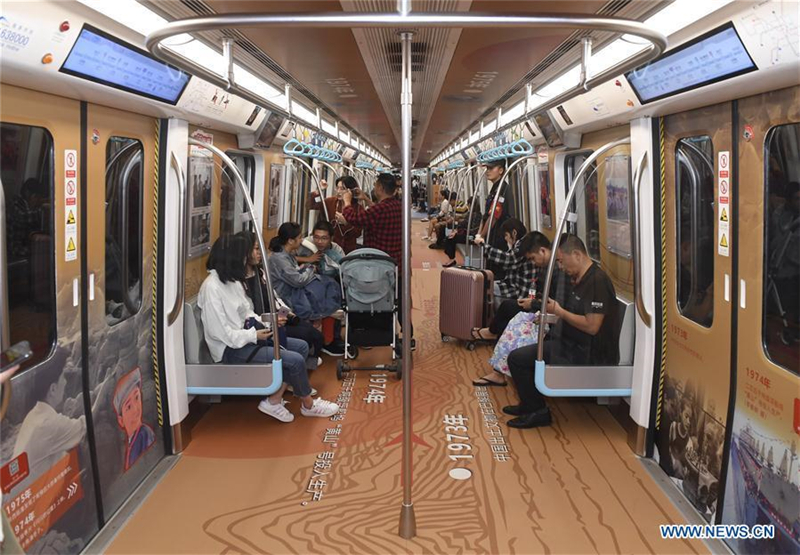 Ausstellung in U-Bahn von Chengdu würdigt Nationalfeiertag