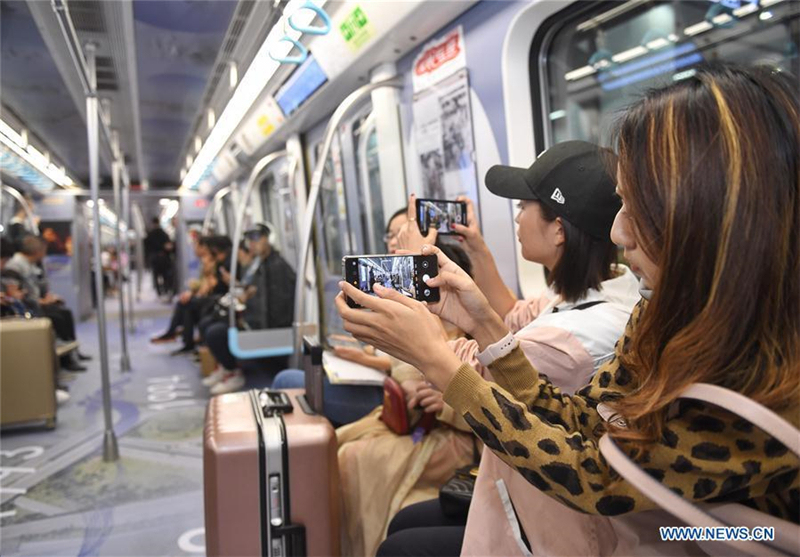 Ausstellung in U-Bahn von Chengdu würdigt Nationalfeiertag