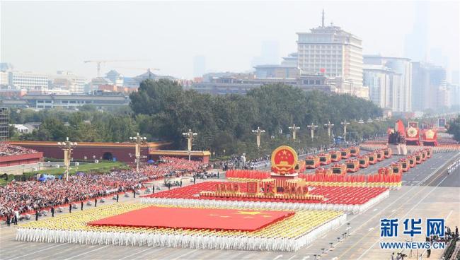 Festzug zum 70-jährigen Jubiläum von Gründung der Volksrepublik China