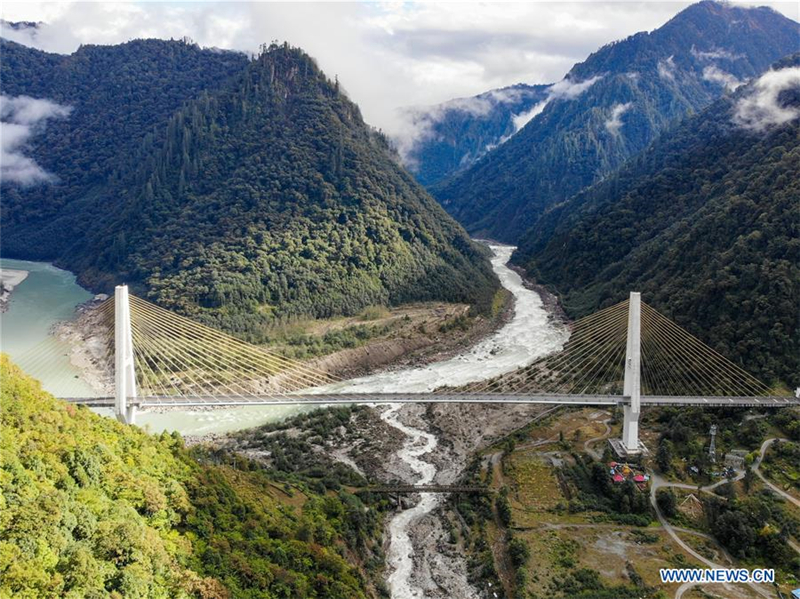 Die Polonggou Grand Bridge im südwestchinesischen Tibet 