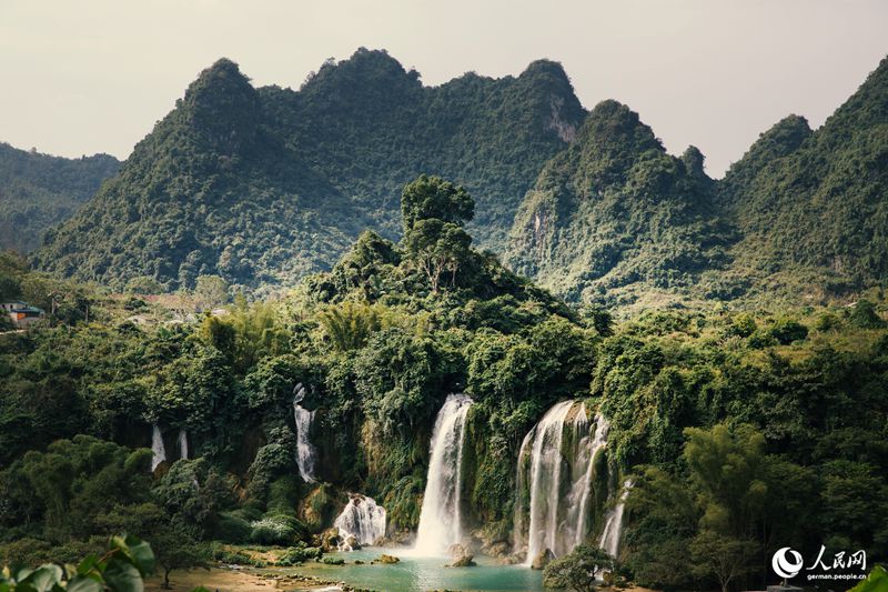 Wasserfall in Guangxi zieht Touristen an