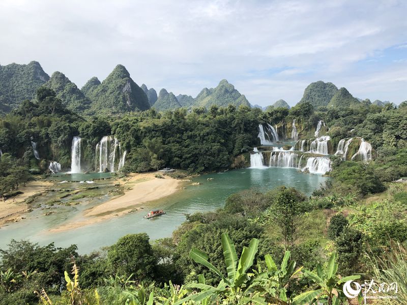 Wasserfall in Guangxi zieht Touristen an