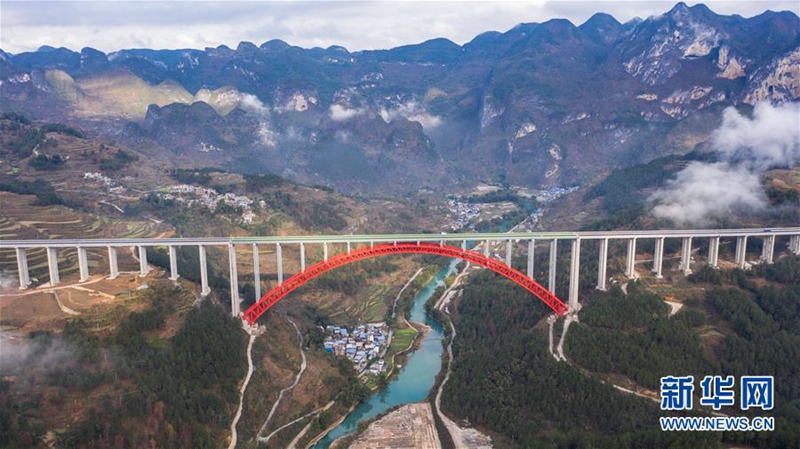 Zwei neue Autobahnen in Südwestchina in Betrieb genommen