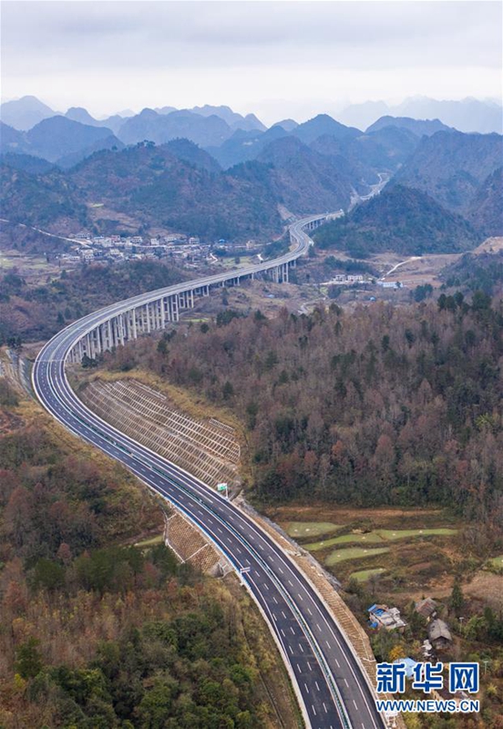 Zwei neue Autobahnen in Südwestchina in Betrieb genommen