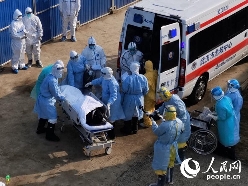 Huoshenshan-Krankenhaus in Wuhan beginnt mit der Behandlung von Patienten