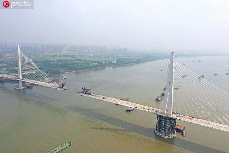 Bauarbeiten der fünften Jangtse-Brücke in Nanjing laufen in vollem Gang