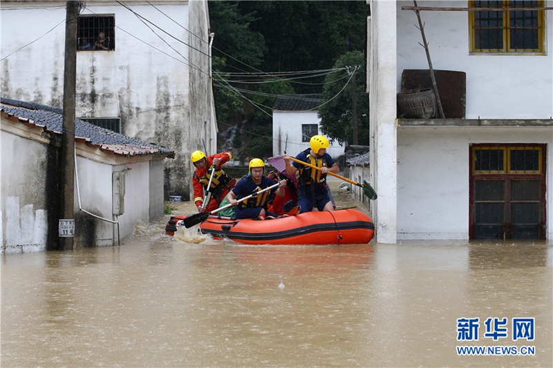 Starke Regenfälle treffen Huangshan, Dörfer werden überflutet