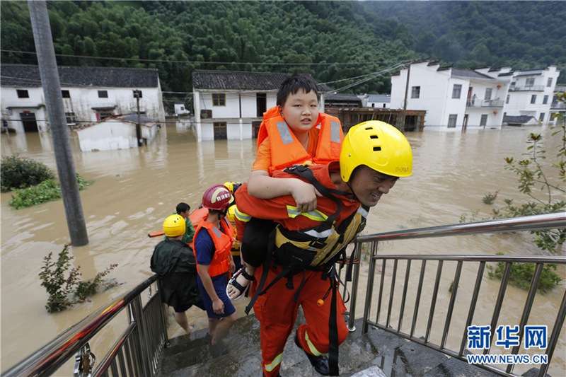 Starke Regenfälle treffen Huangshan, Dörfer werden überflutet