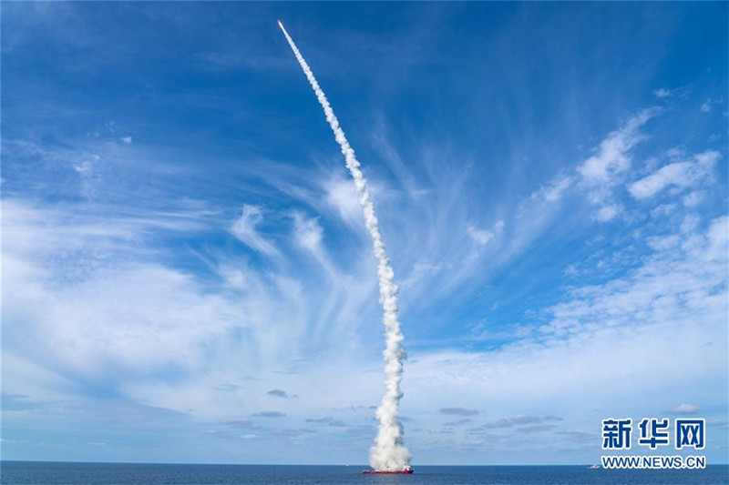 China sendet neun Satelliten vom Meer aus ins All