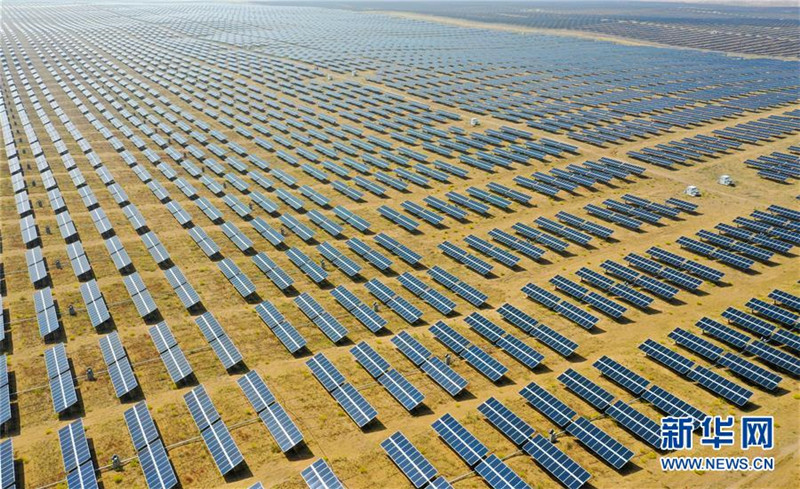 Die weltweit größte Photovoltaikanlage in der Wüste ist bald fertiggestellt