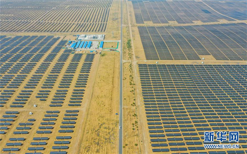Die weltweit größte Photovoltaikanlage in der Wüste ist bald fertiggestellt