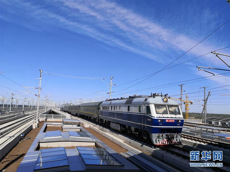 Erster Testzug fährt auf der Intercity-Strecke zwischen Beijing und Xiong´an