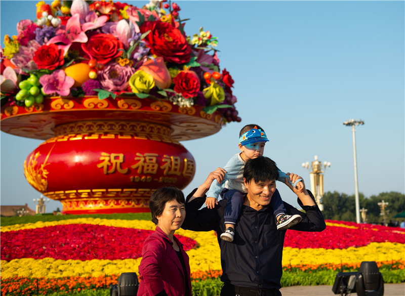 Prächtiger Blumenkorb zum Nationalfeiertag auf dem Tian'anmen-Platz