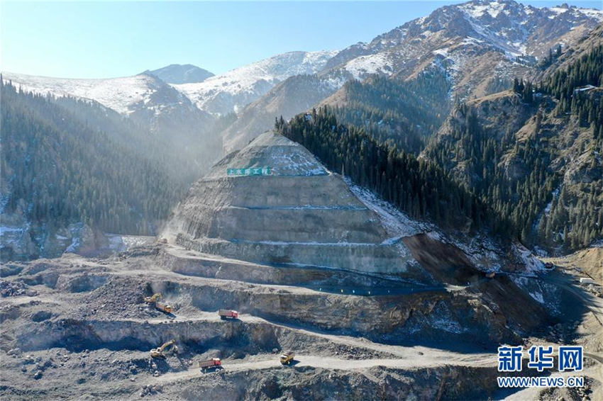 Bauarbeiten des ersten Pumpspeicherkraftwerks in Xinjiang in vollem Gange