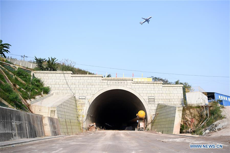 Erster Eisenbahntunnel unter dem Flughafen Chongqing