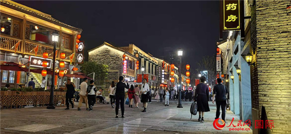 In- und ausländische Online-Influencer besuchen älteste Geschäftsstraße in Wenzhou