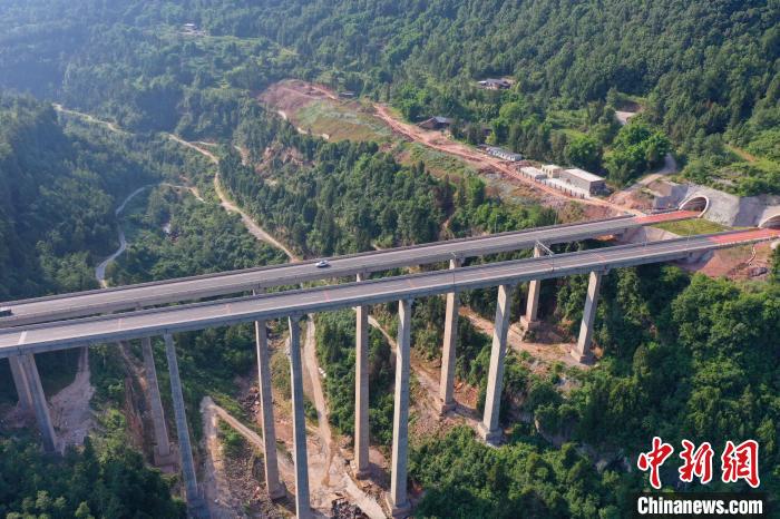 Alle 120 Brücken der Bawan-Autobahn fertiggestellt