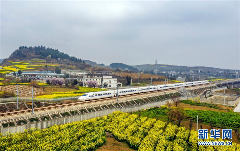 Ein Jahr Betrieb der Hochgeschwindigkeitszuglinie zwischen Chengdu und Guiyang