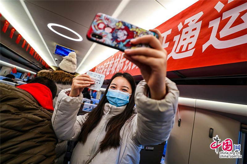 Hochgeschwindigkeitszug Beijing-Xiongan nimmt Betrieb auf