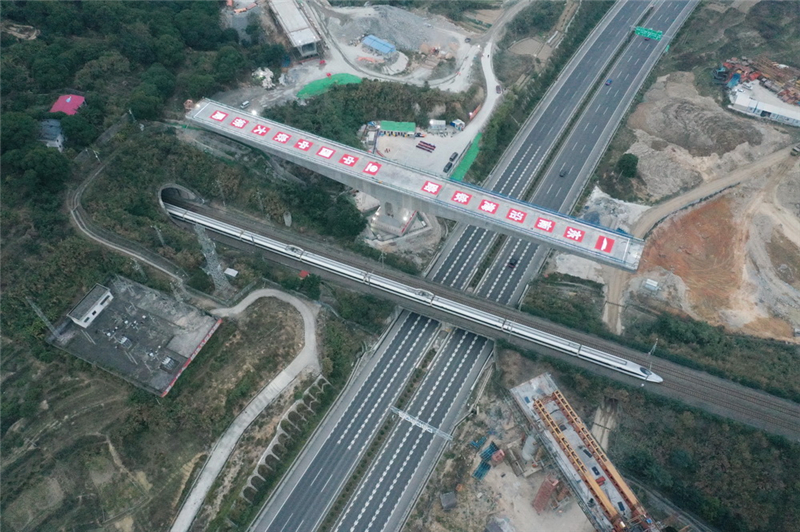 Fuzhou-Xiamen-Eisenbahn: T-Träger mit größter Spannweite erfolgreich gedreht