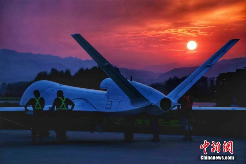 Erfolgreicher erster Flug Chinas neuer Militärdrohne 