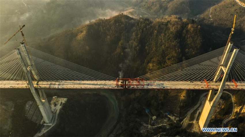 1.720 Meter lange Yunwu-Brücke in Guizhou erfolgreich geschlossen