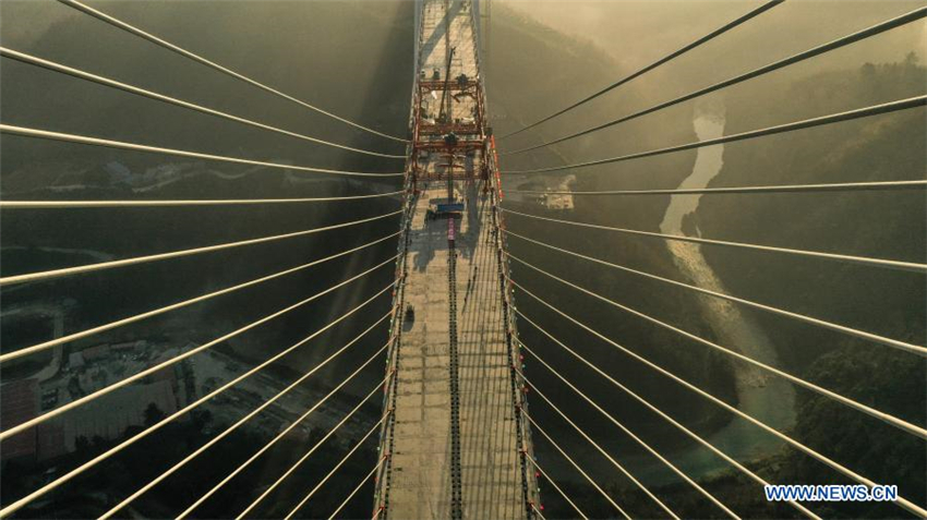 1.720 Meter lange Yunwu-Brücke in Guizhou erfolgreich geschlossen