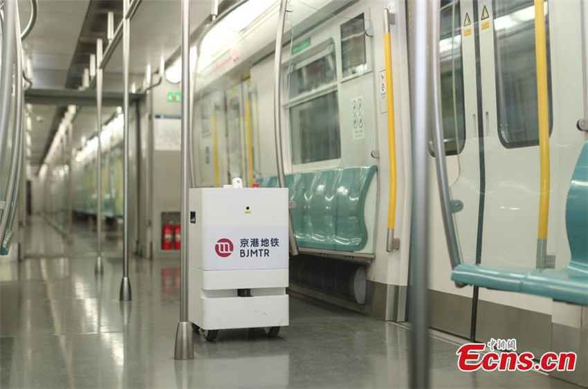 Beijinger U-Bahnlinie 4 setzt Roboter zur Desinfektion ein