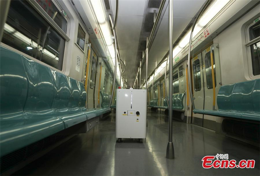 Beijinger U-Bahnlinie 4 setzt Roboter zur Desinfektion ein