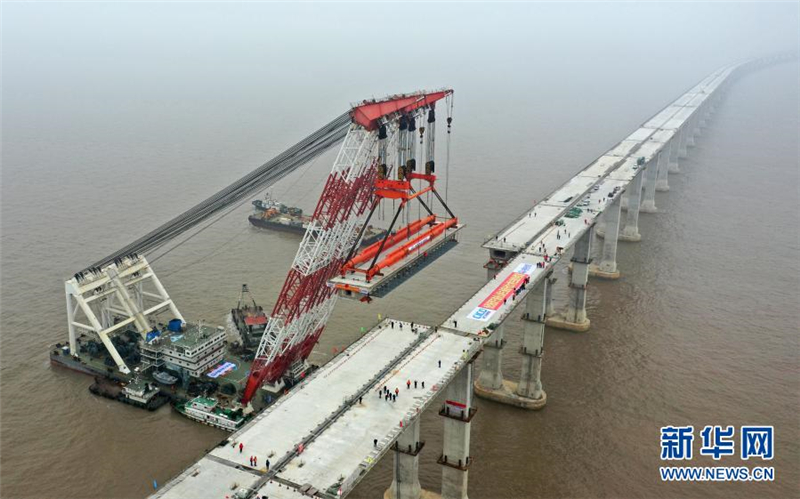 Hauptstrecke der Meeresbrücke in Ostchina fertiggestellt