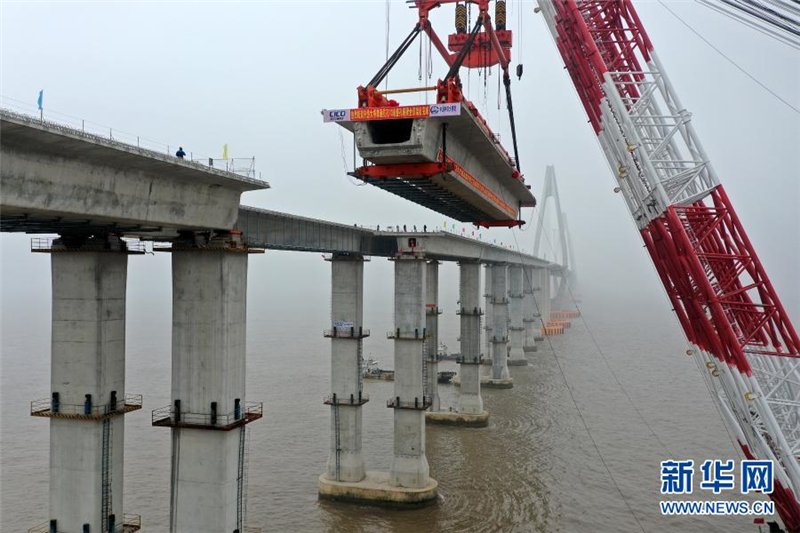 Hauptstrecke der Meeresbrücke in Ostchina fertiggestellt