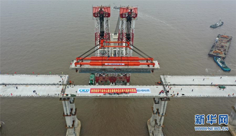 Hauptstrecke der Meeresbrücke in Ostchina fertiggestellt
