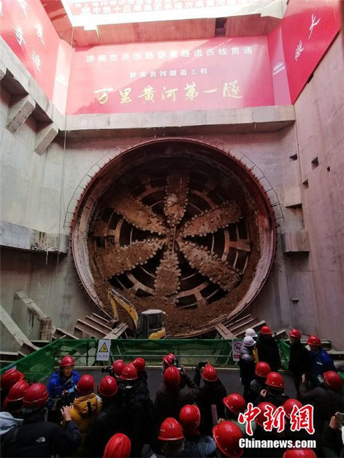 Tunnel im Gelben Fluss-Abschnitt bei Jinan durchgebohrt