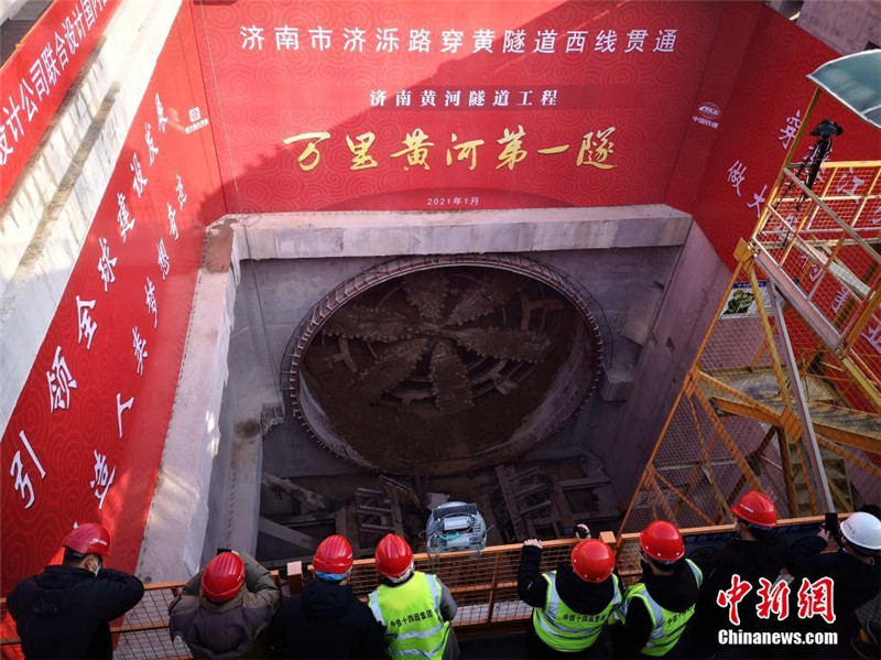 Tunnel im Gelben Fluss-Abschnitt bei Jinan durchgebohrt