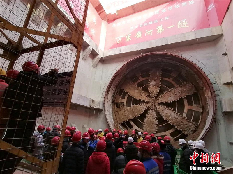 Tunnel im Gelben Fluss-Abschnitt bei Jinan durchgebohrt