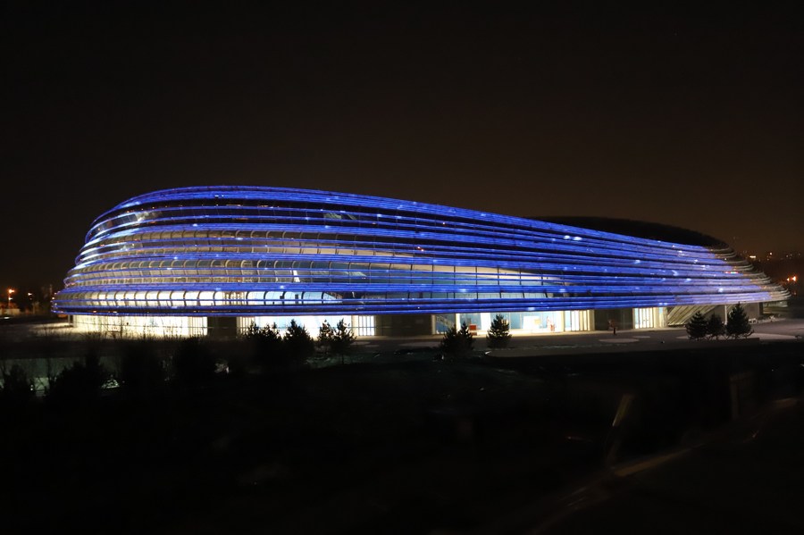 Nationale Eisschnelllaufhalle, auch genannt „Ice Ribbon“ in Beijing, aufgenommen am 15. Dezember 2020