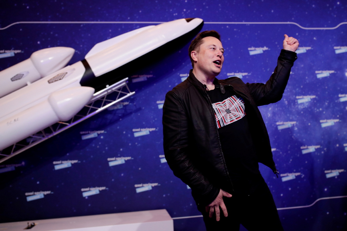 Elon Musk, CEO von Tesla, posiert am 1. Dezember 2020 in Berlin auf dem roten Teppich zum Axel Springer Award.
