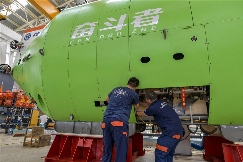 Chinas bemanntes Tiefseetauchboot „Fendouzhe“ ausgeliefert