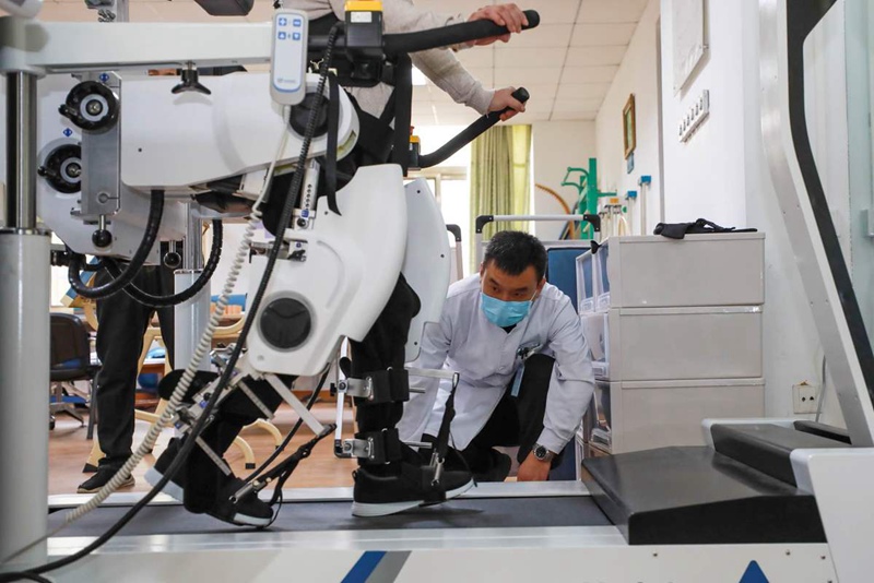 Rehabilitationsroboter hilft Patienten zu genesen 