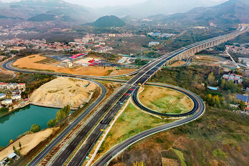 Autobahnen bringen China in eine blühende Zukunft