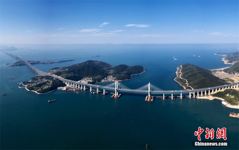 Luftbilder: Auto- und Eisenbahnbrücke über Pingtan-Meeresenge