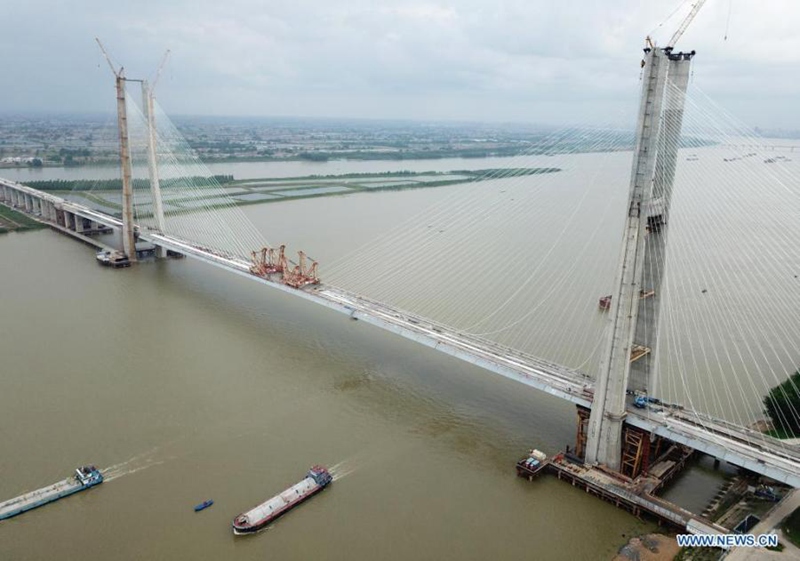 Bianyuzhou-Brücke über den Jangtse im Bau