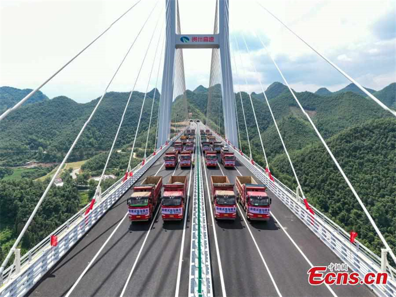Yunwu-Brücke im südwestchinesischen Guizhou wird einem 840-Tonnen-Lasttest unterzogen