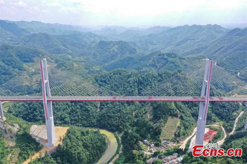 Yunwu-Brücke im südwestchinesischen Guizhou wird einem 840-Tonnen-Lasttest unterzogen