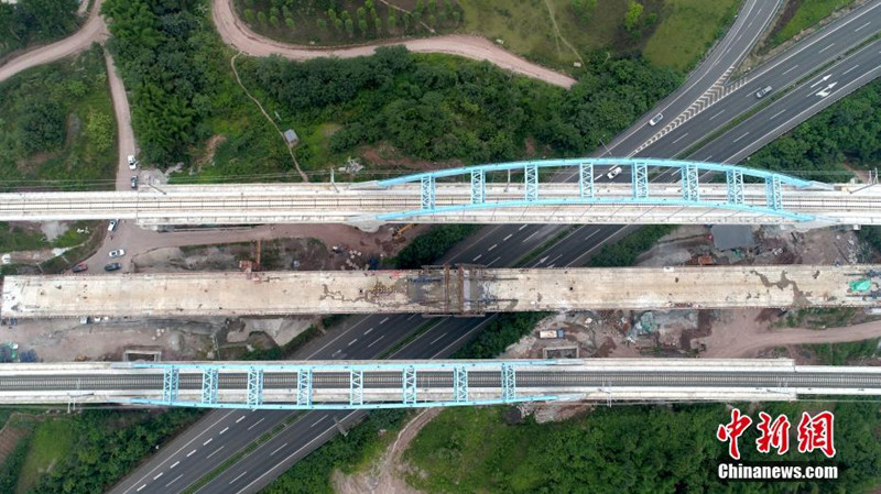 Die Sonderbrücke auf der Hochgeschwindigkeitsstrecke Chengdu-Zigong fertiggestellt