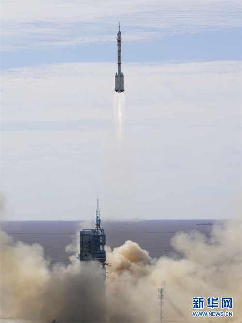 Bemanntes Raumschiff „Shenzhou-12“ erfolgreich gestartet