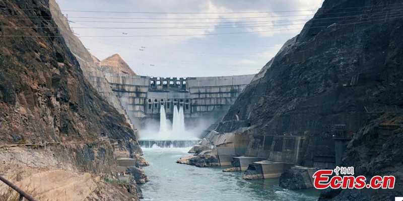 Hydroelektrischer Stromgenerator mit Kapazität von einer Million Kilowatt erzeugt erstes Kilowatt Strom 