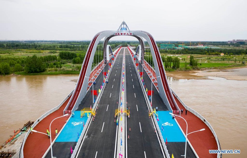 Neue Brücke über Gelben Fluss in Ningxia in Betrieb genommen