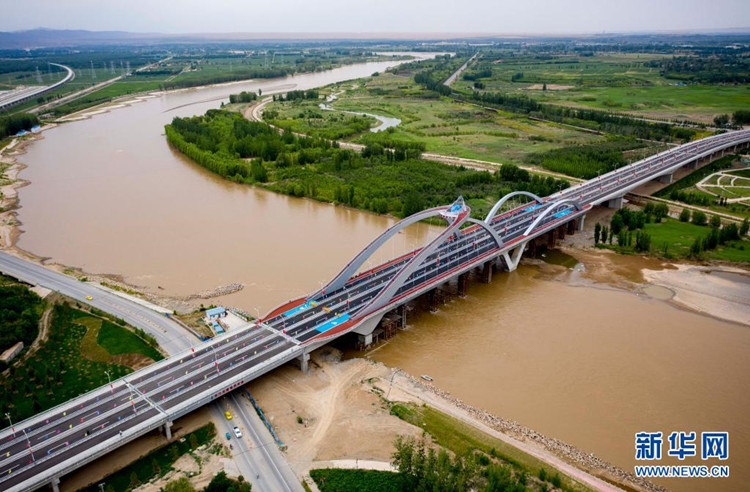 Ningxia: eine neue Brücke über dem Gelben Fluss in Betrieb genommen